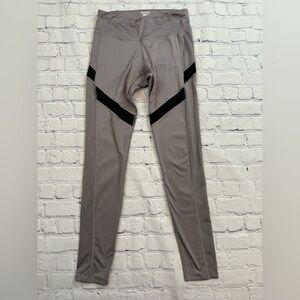 REEBOK GREY / LIGHT PURPLE  AND BLACK LEGGINGS - Size Small SKU:324